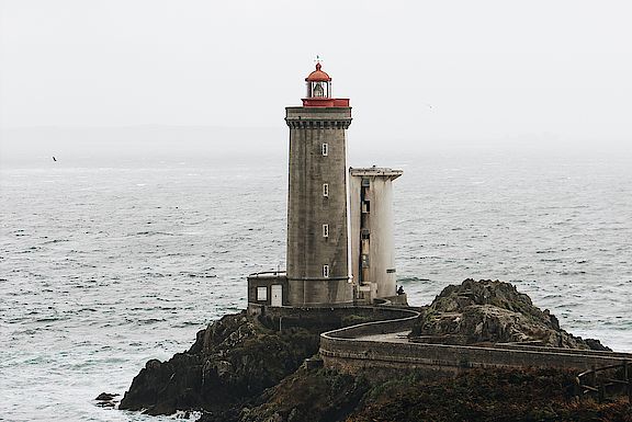 photo-of-lighthouse-on-seaside-during-daytime-3099153.jpg